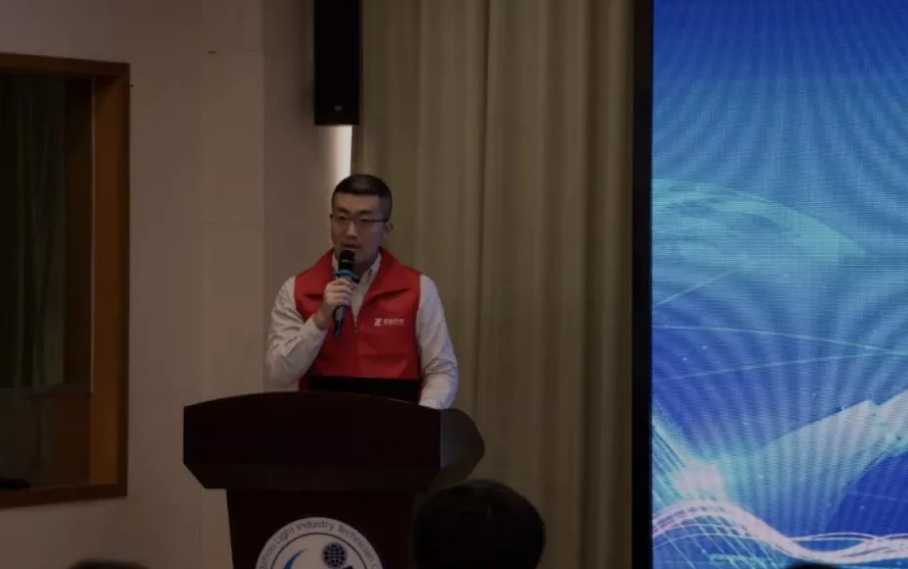 1637139505b420ef 1637139505b420ef